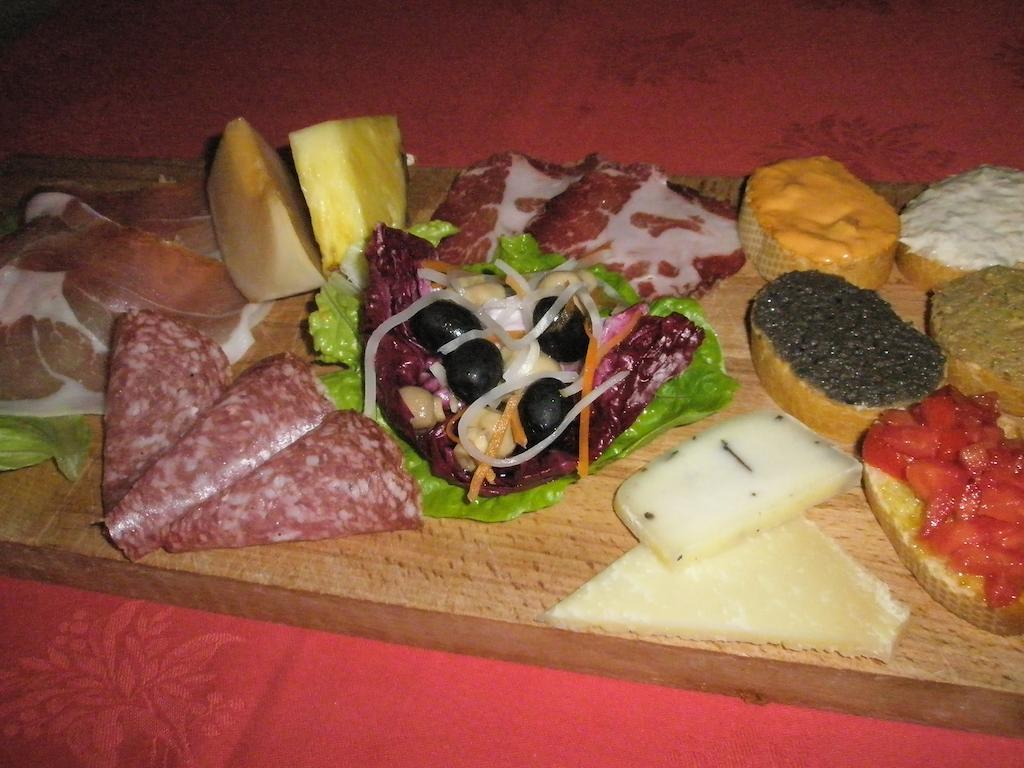 Albergo Ristorante Montecucco Da Tobia 시길로 외부 사진